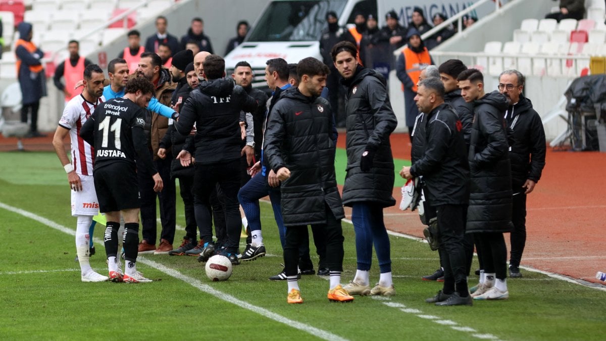 Sumudica'nın hareketleri olay oldu. Gazeteciler maç sonu protesto etti