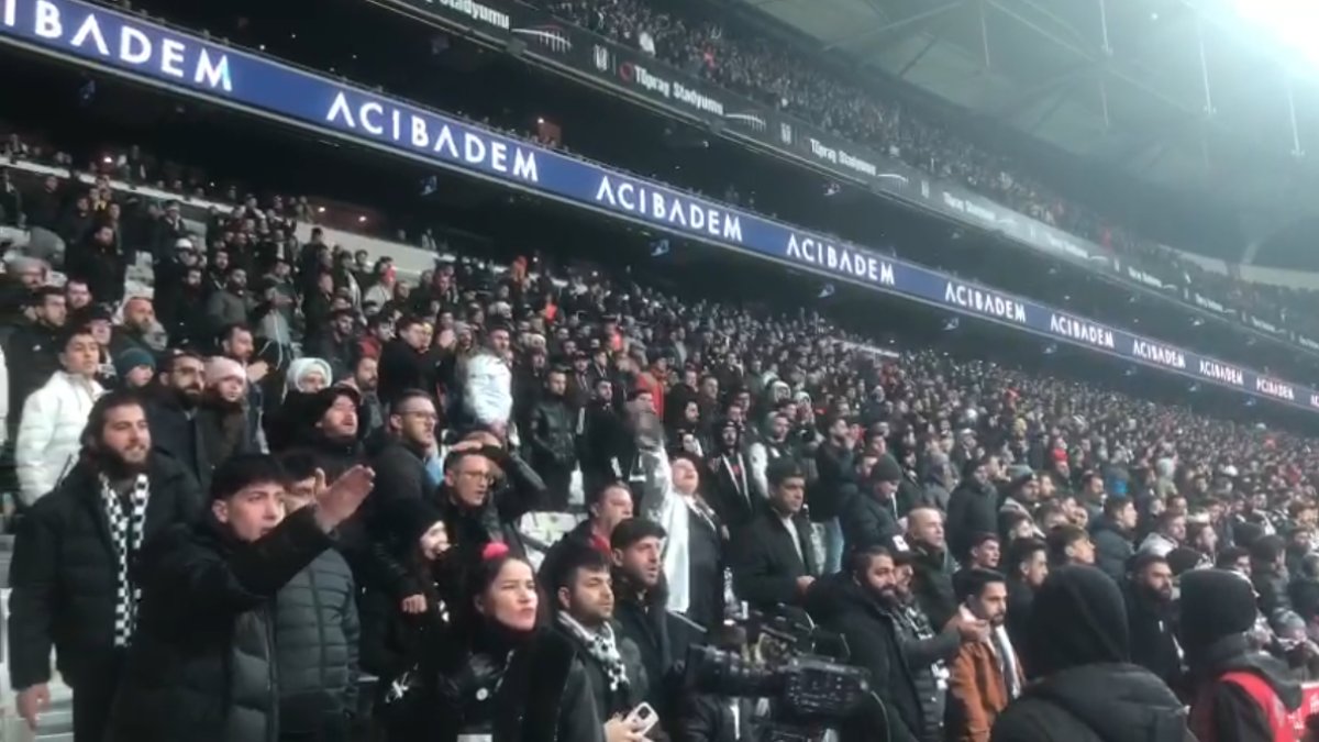 Beşiktaşlı yıldıza taraftarlardan protesto. Neye uğradığını şaşırdı