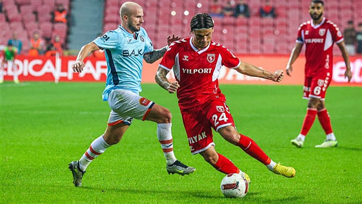 Samsunspor'un yıldızı ailevi sebeplerden dolayı takımdan ayrıldı