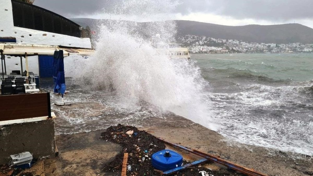 Meteoroloji'den Ege Denizi'nde fırtına uyarısı