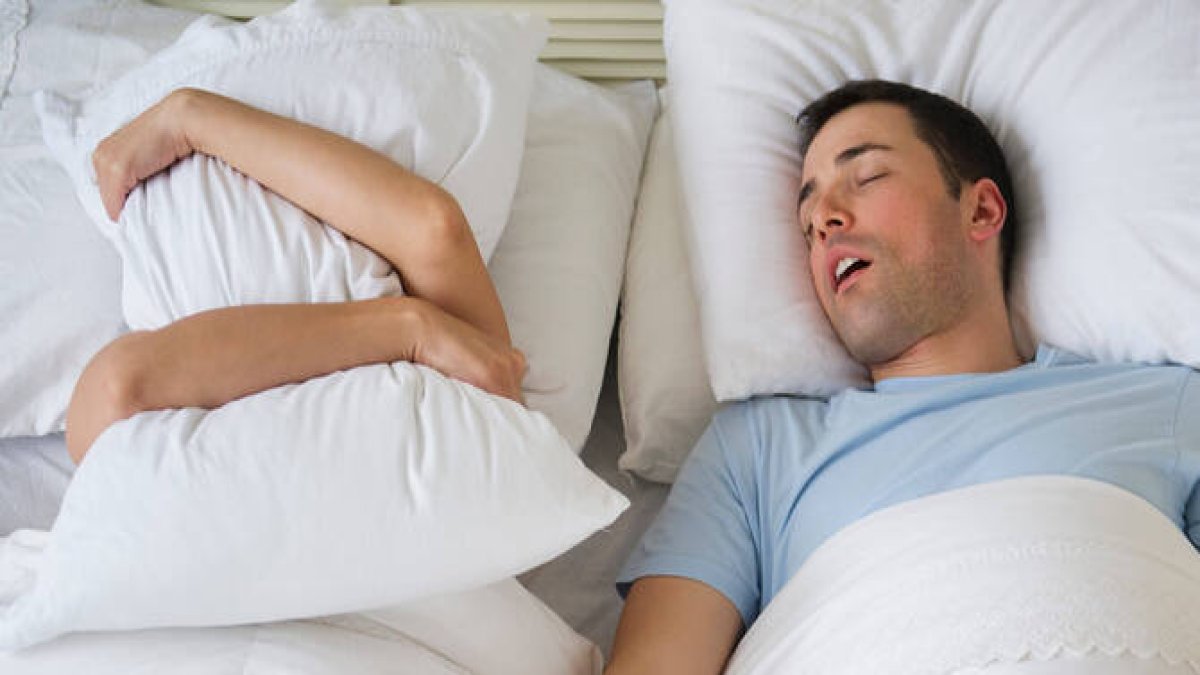 Uyku apnesi belirtileri neler? Uyku apnesi neden olur?