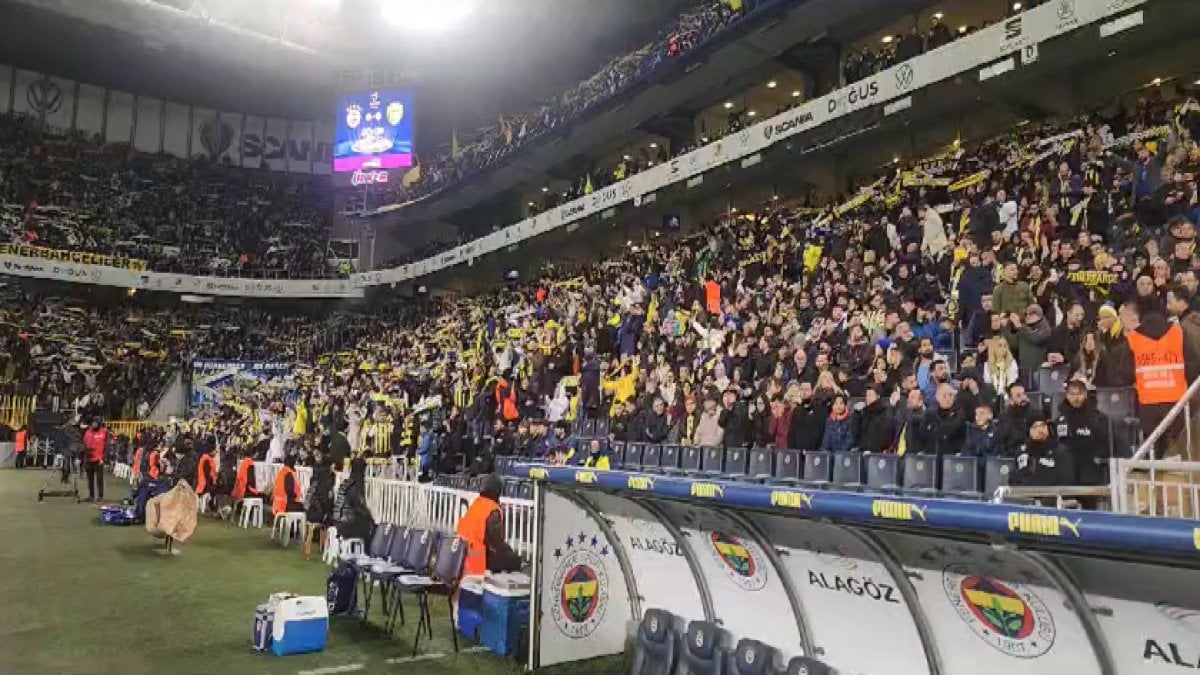 Fenerbahçe Stadı'nda herkes aynı şarkıyı söyledi