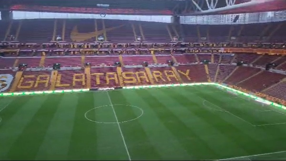 Galatasaray taraftarı dondu! RAMS Park'ı kapkara bulutlar kapladı