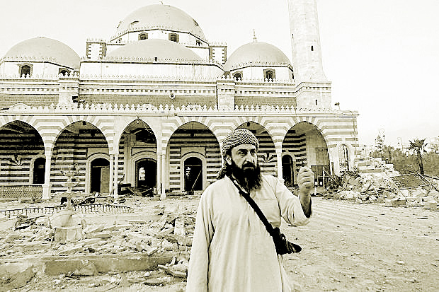 Suriye'de camide intihar saldırısı