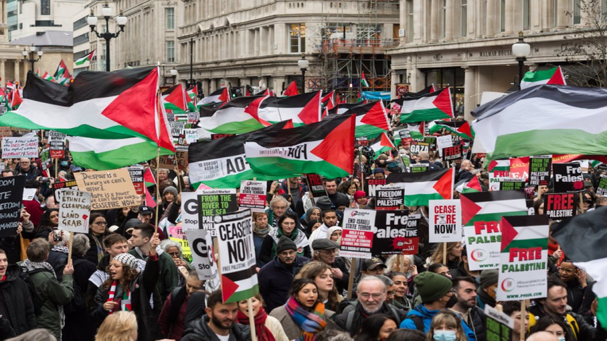 İngiltere'de yüz binlerce kişi ‘Gazze'de soykırımın durdurulması’ için yürüdü