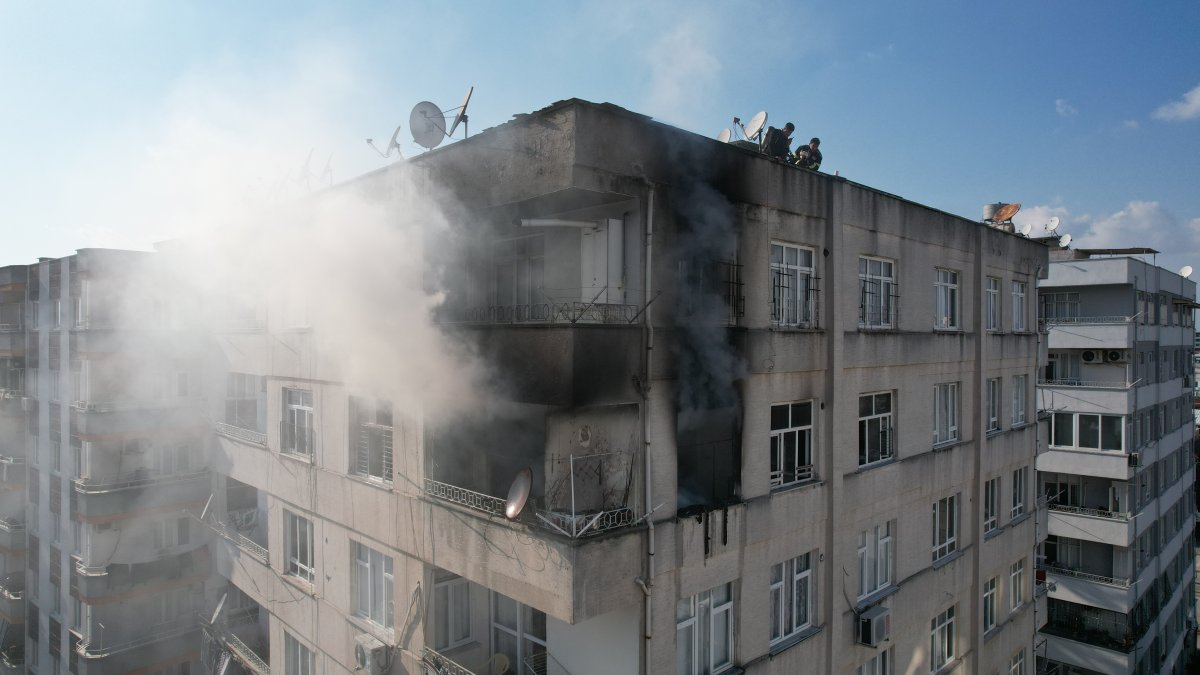 Osmaniye’de 8 katlı binada yangın paniği