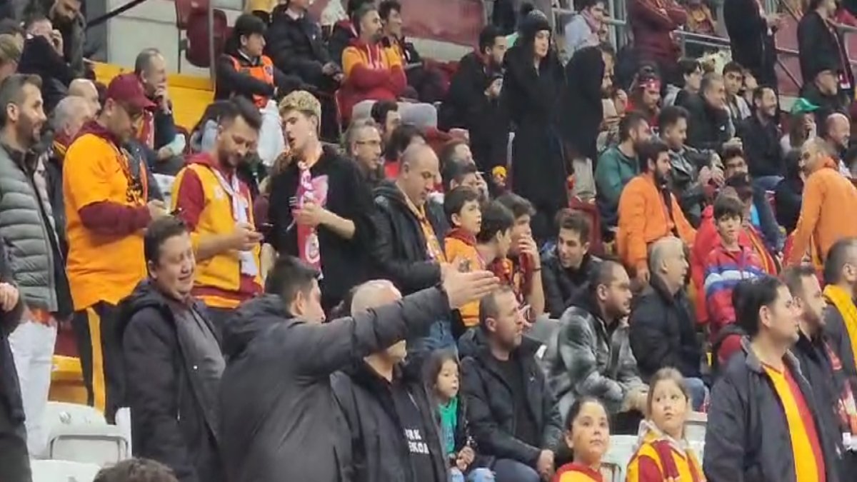 Galatasaray kalesinde bir gol daha gördü. Taraftarlar neye uğradığını şaşırdı