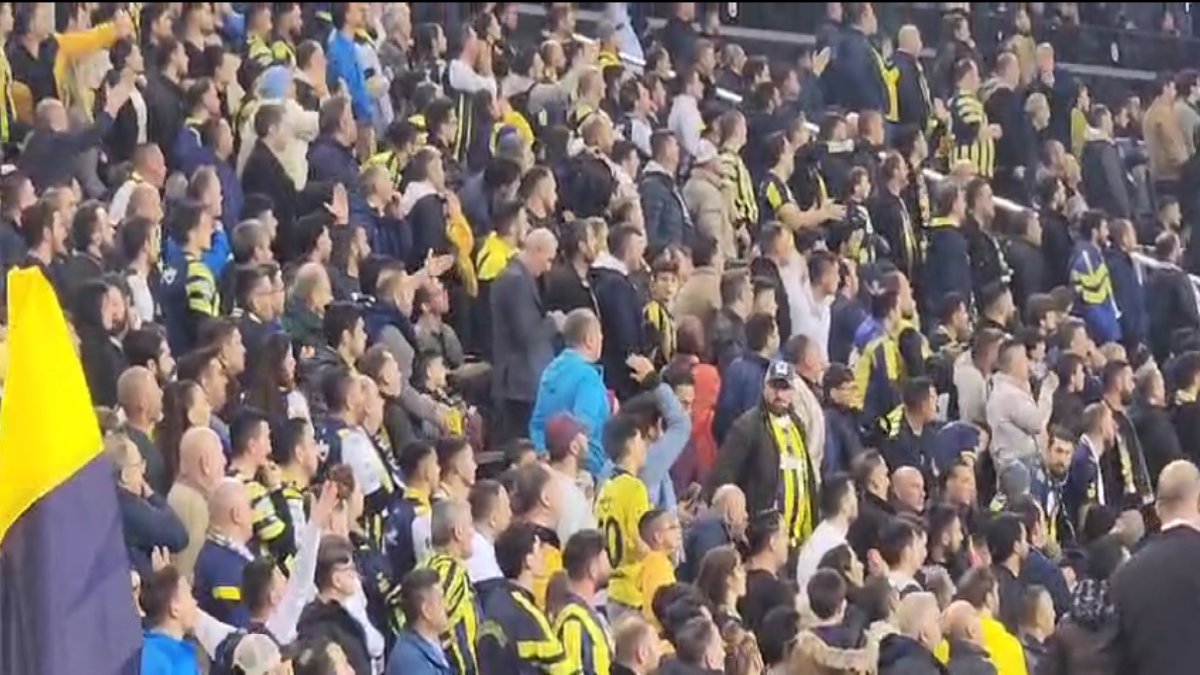 Fenerbahçe taraftarı hakeme nefes aldırmıyor