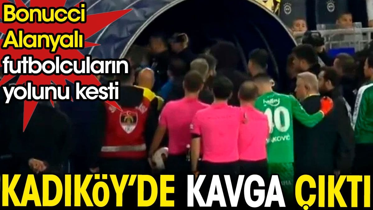 Kadıköy'de kavga çıktı. Bonucci Alanyasporlu futbolcuların yolunu kesti