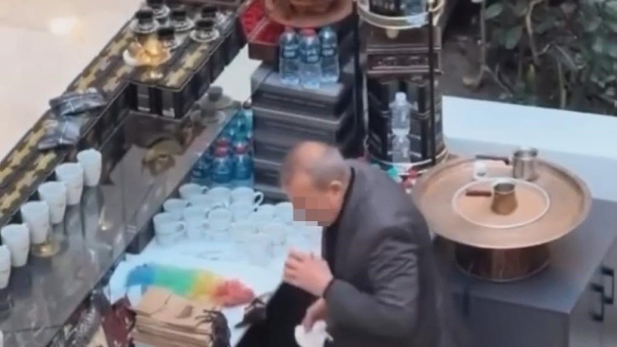 Kahve fincanını tükürükle temizleyen şahıs serbest bırakıldı