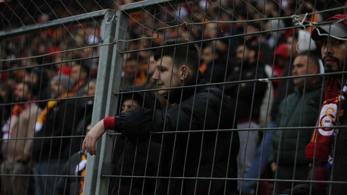 Galatasaray taraftarı şoka girdi. Kimse tepki veremedi