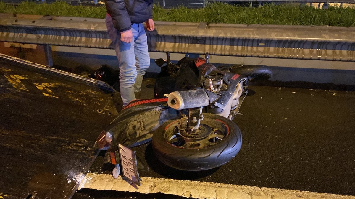 Şişli'de feci kaza: Bariyerlere çarpan motosiklet sürücüsü yaşamını yitirdi