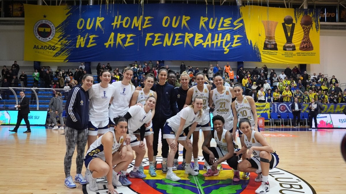 Fenerbahçe derbiyi 100 sayıyla kazandı namağlup devam etti