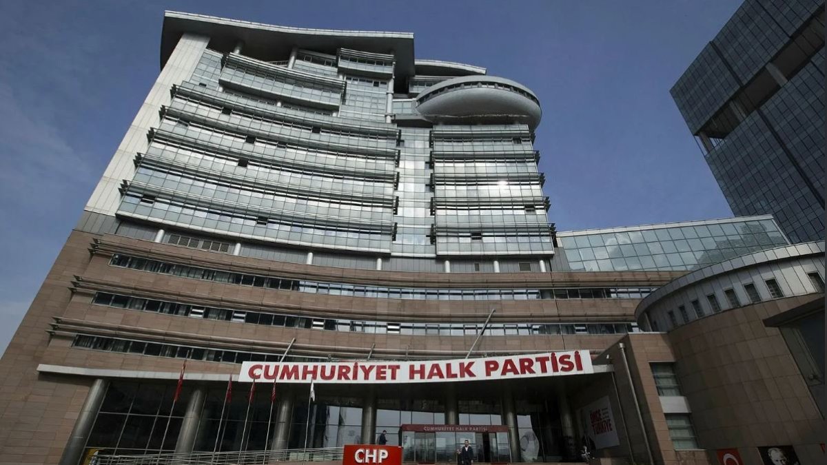 CHP’de istifa depremi. Yönetim kurulu istifa etti