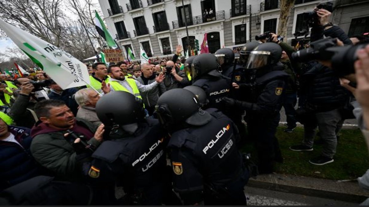 İspanyol çiftçiler Madrid'i bastı ortalık karıştı