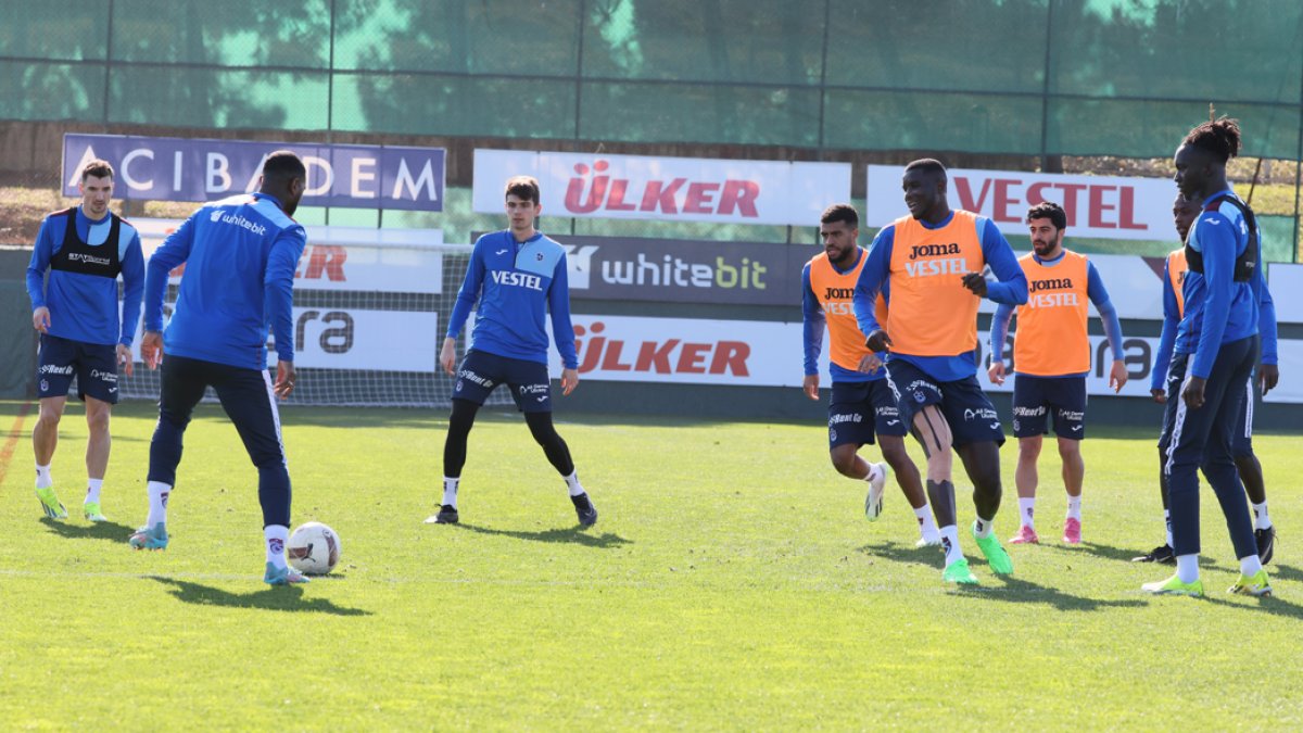 Trabzonspor'da Baniya ve Salih'e antrenman öncesi sürpriz