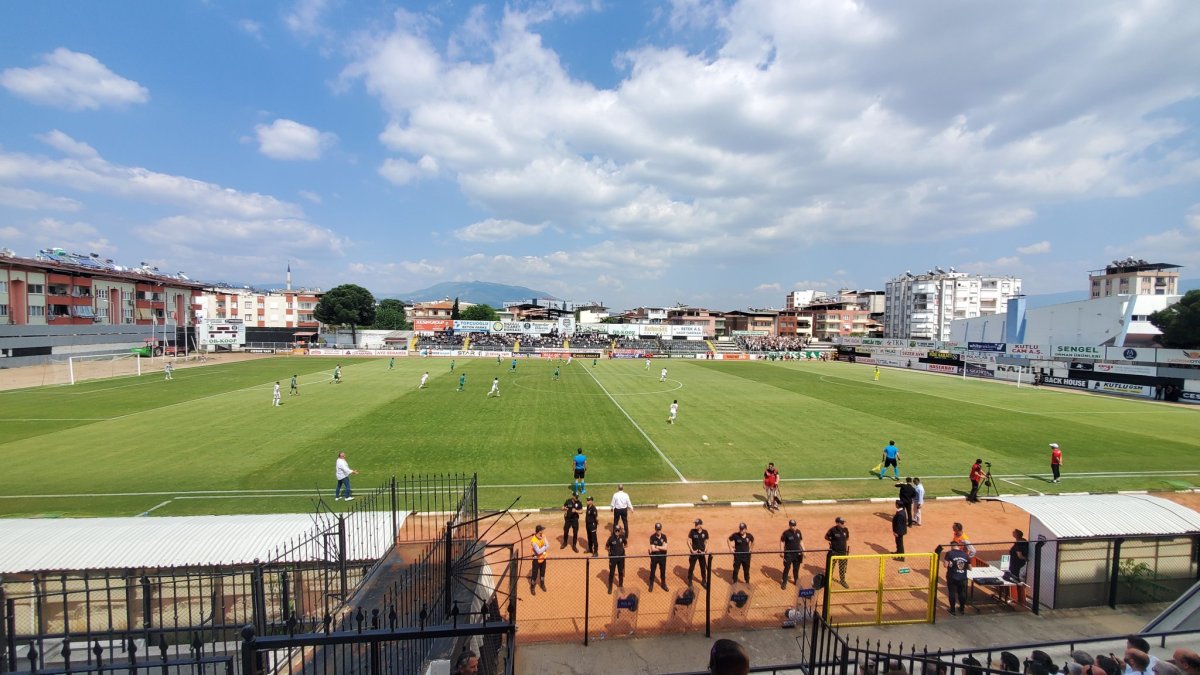 Futbolcular boykota başladı. Kulüp başkanı siyasi yardım istedi