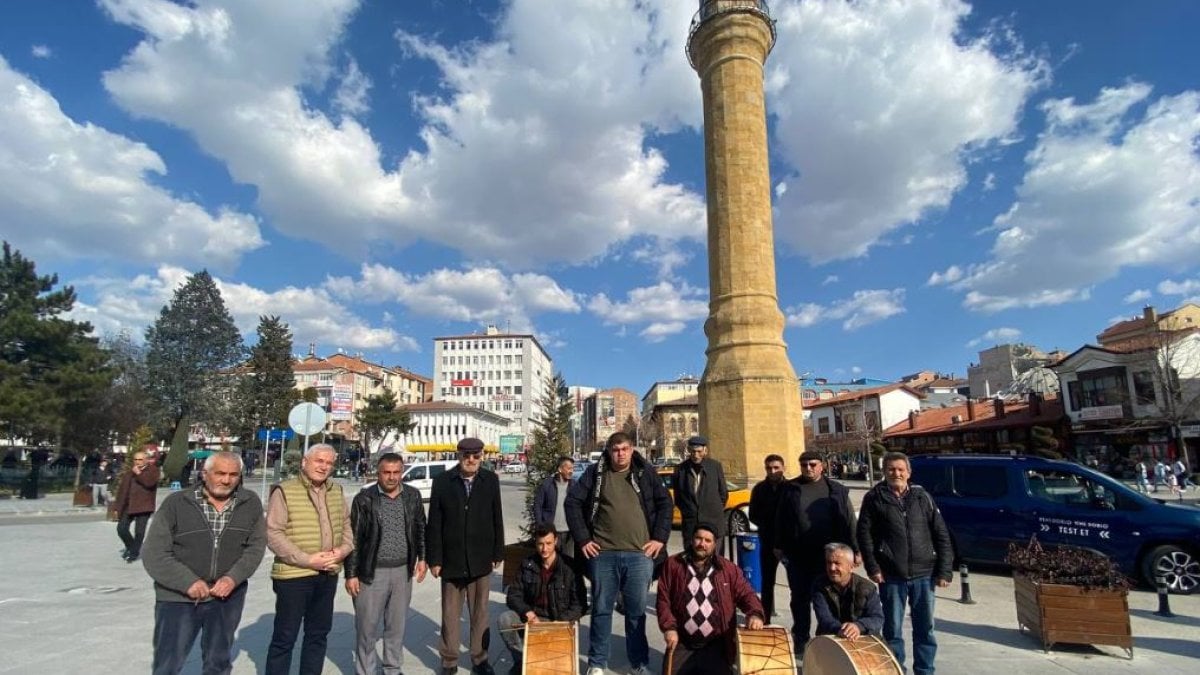 Çorum'da davulculardan Ramazan davulunun yasaklanmasına protesto