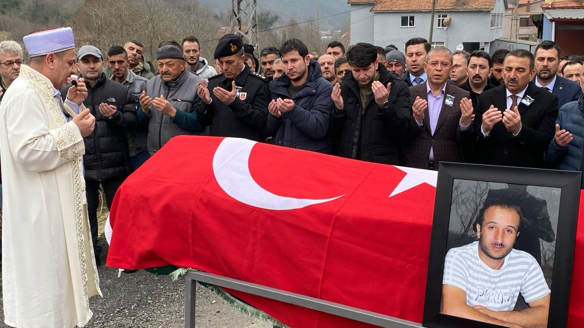 Kömür tumbasına sıkışıp ölen madenciye son veda