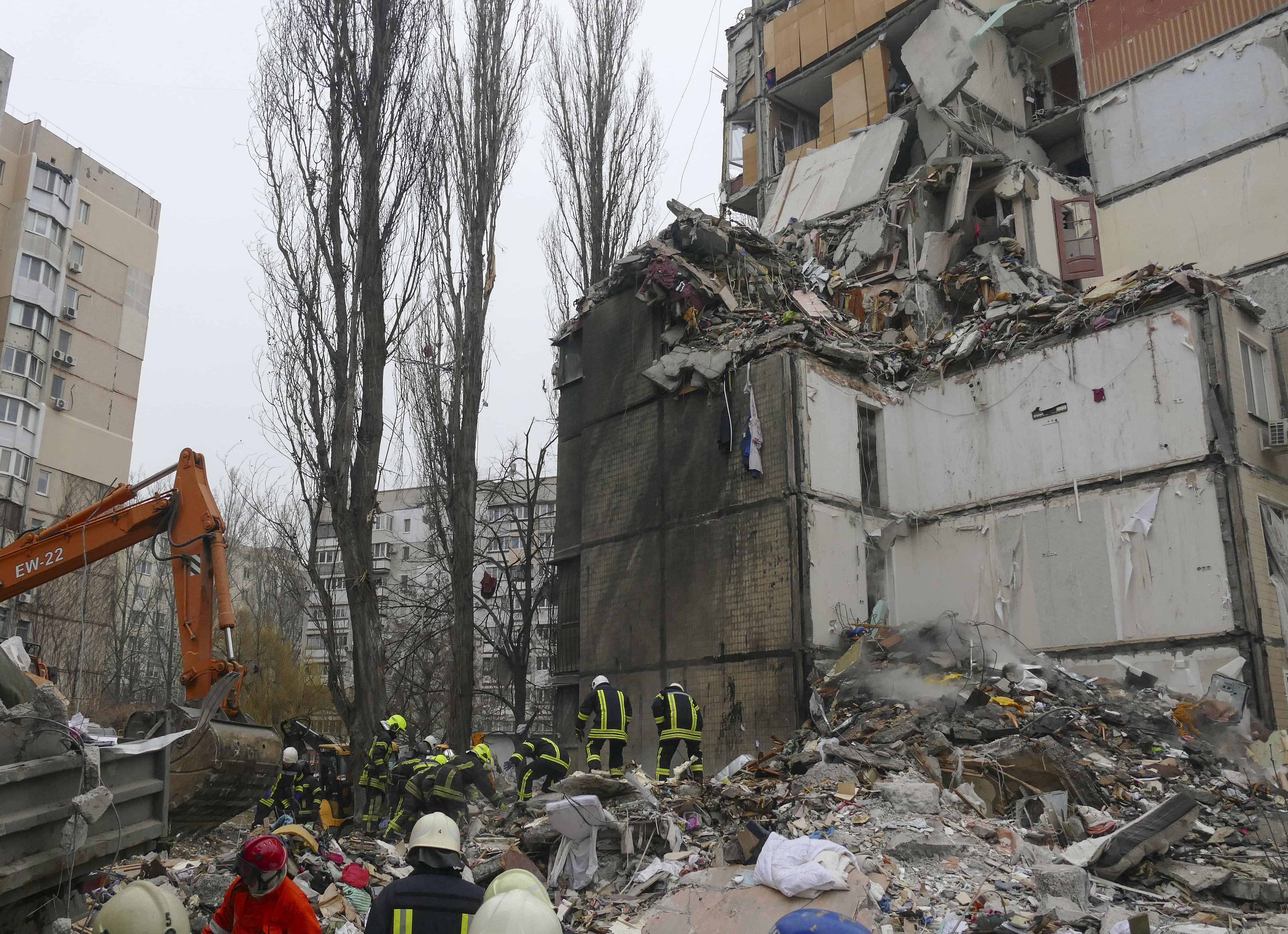 Rusya, Ukrayna'da bir apartmanı vurdu: 3 ölü, 8 yaralı