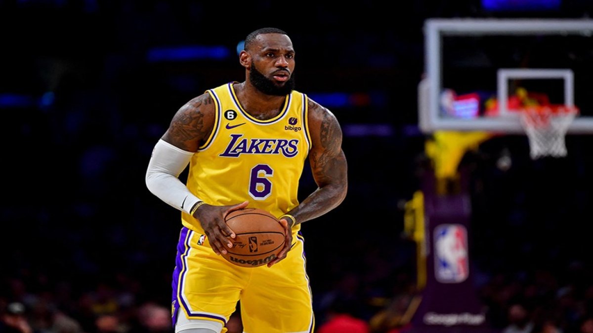 Lebron James'ten tarihi başarı