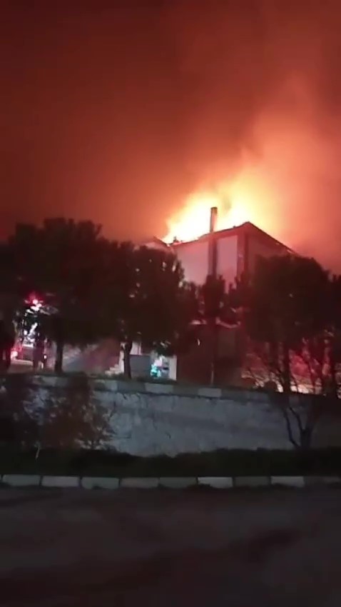 Denizli'de lojman yangını korku dolu anlar yaşattı