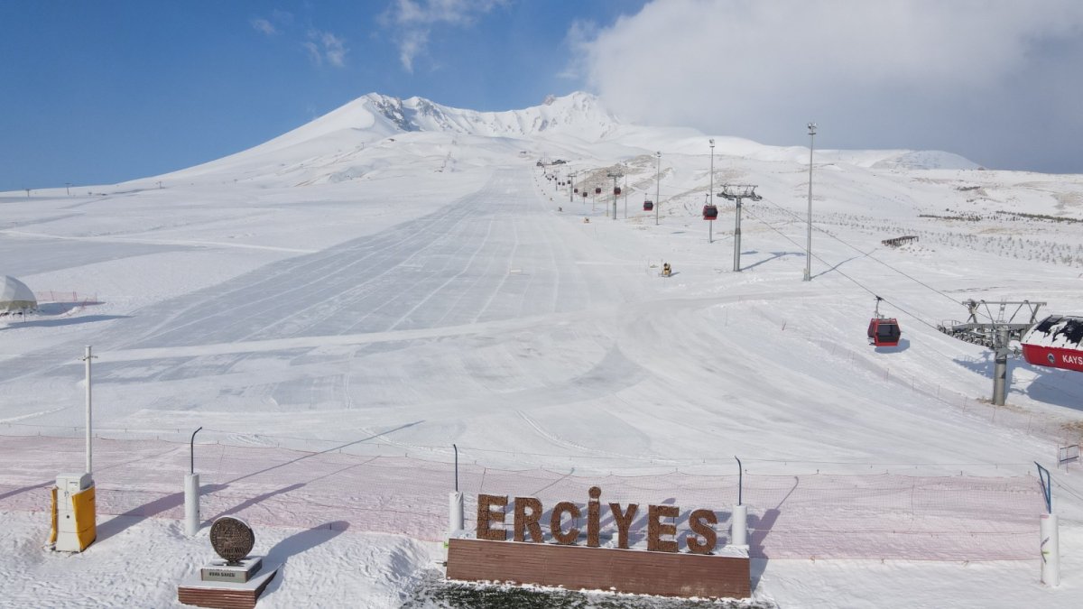 Erciyes'te kar kalınlığı 75 santimetreye ulaştı
