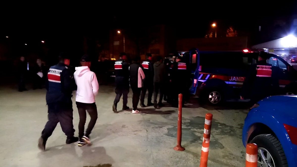 Bursa'da 5 Afgan kaçak yakalanarak sınır dışı edildi