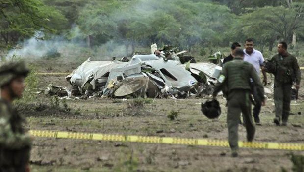Kolombiya'da askeri uçak düştü