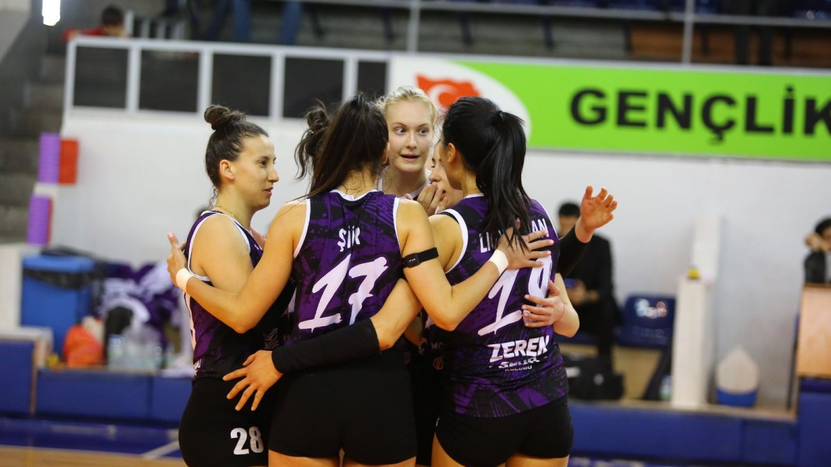 Voleybolun lideri Zeren Spor