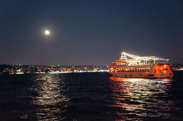 İstanbul’da ‘mavi ay’ güzelliği