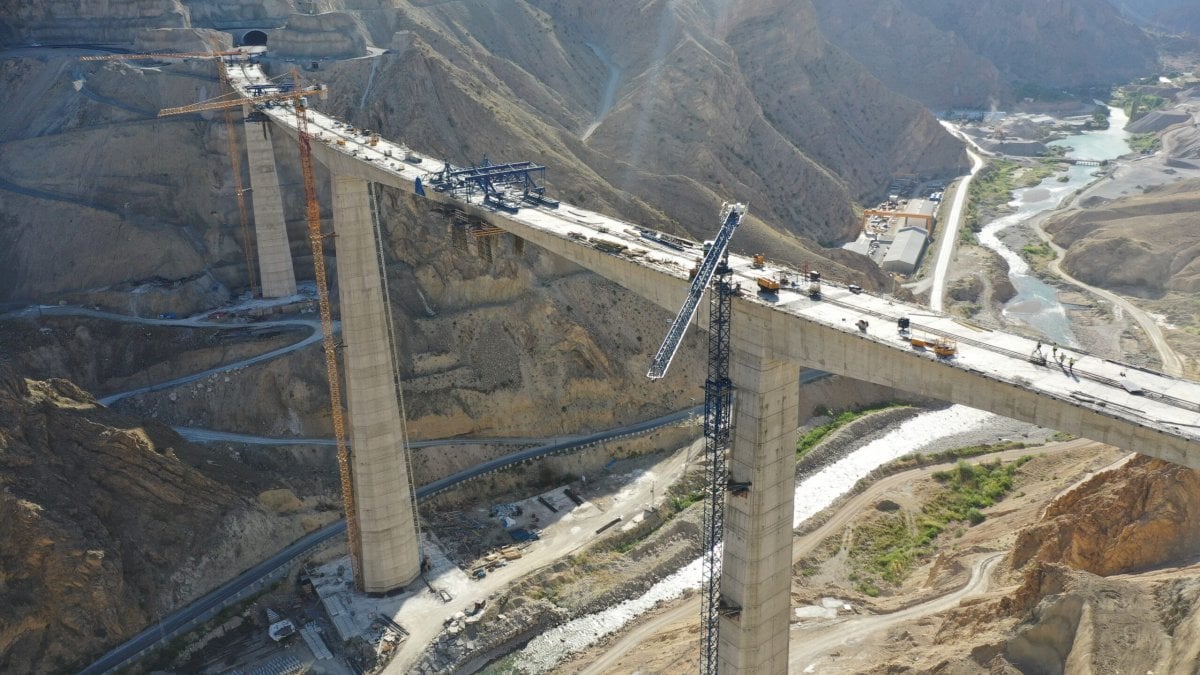 Viyadük tamamlandı iki yaka birleşti. 20 gün sonra açılıyor