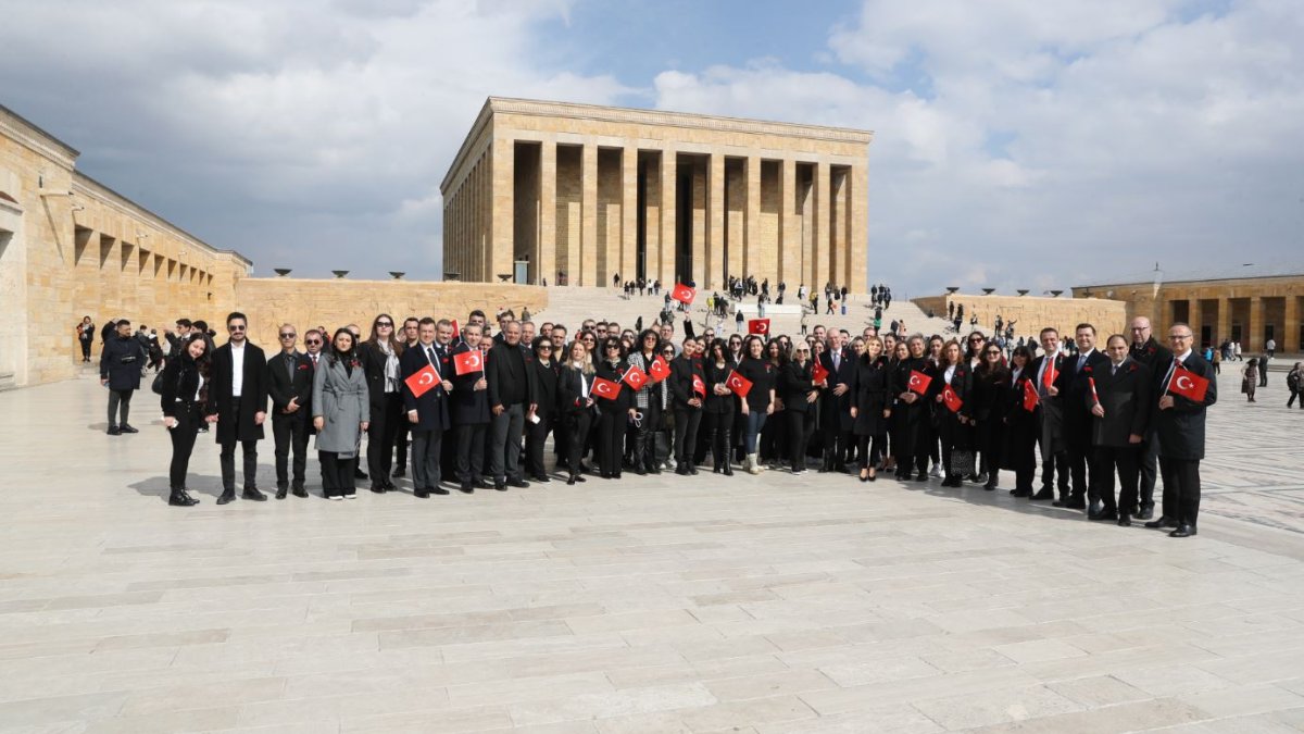 OPET Dünya Kadınlar Günü'nde Anıtkabir'i ziyaret etti