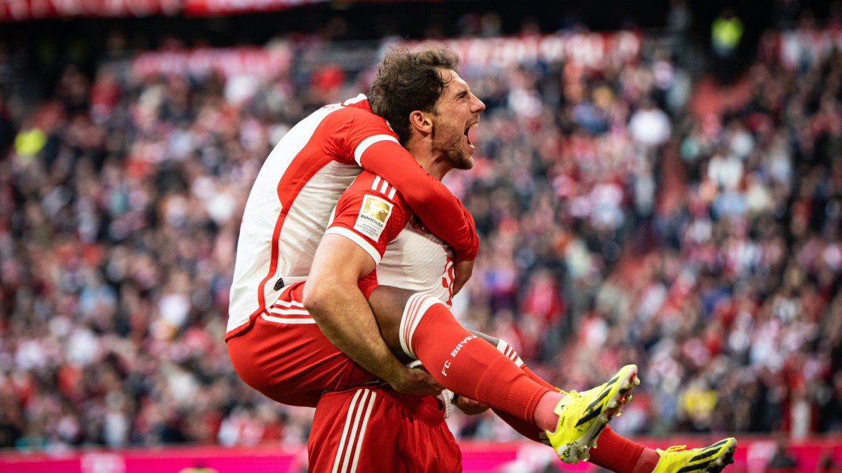 Bayern Münih 8-1 kazandı. Sacha Boey kenardan izledi