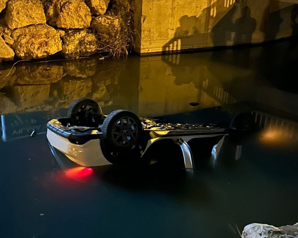 Mersin'de otomobil su kanalına uçtu: 1 ölü, 2 yaralı