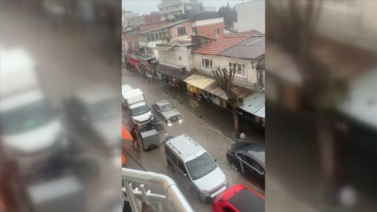 Dikili’yi sağanak vurdu! Yollar göle döndü, araçlar mahsur kaldı