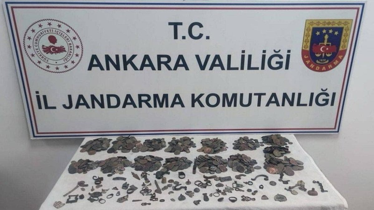 Ankara’da bin 600 parça tarihi eser ele geçirildi