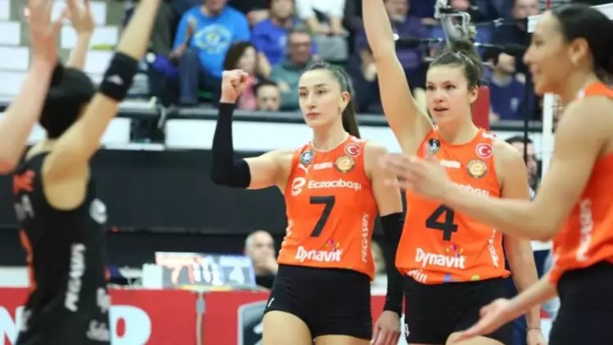 Eczacıbaşı Imoco'ya 2-0'dan maçı verdi turu İstanbul'a bıraktı