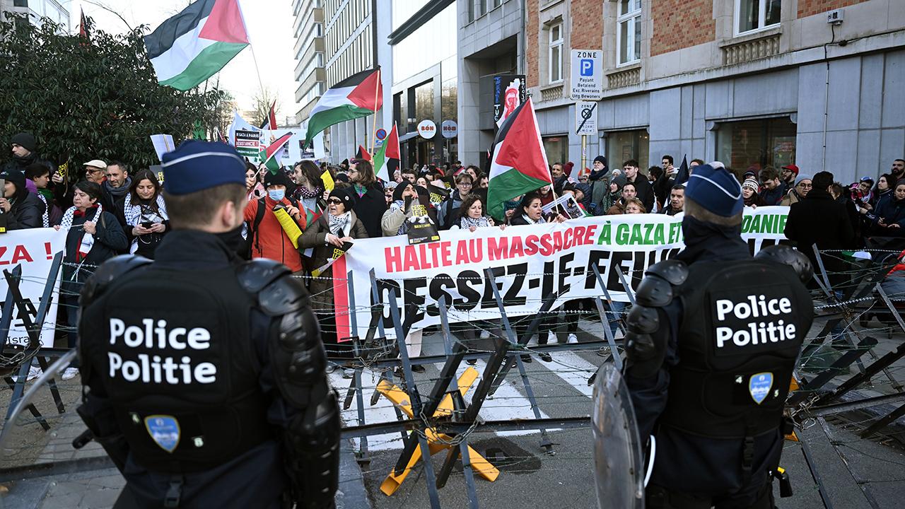 Paris'te Filistin'e destek gösterisine polis engel oldu