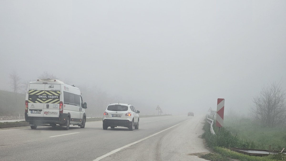 Bandırma'da sis esareti: Araçlar ilerleyemedi