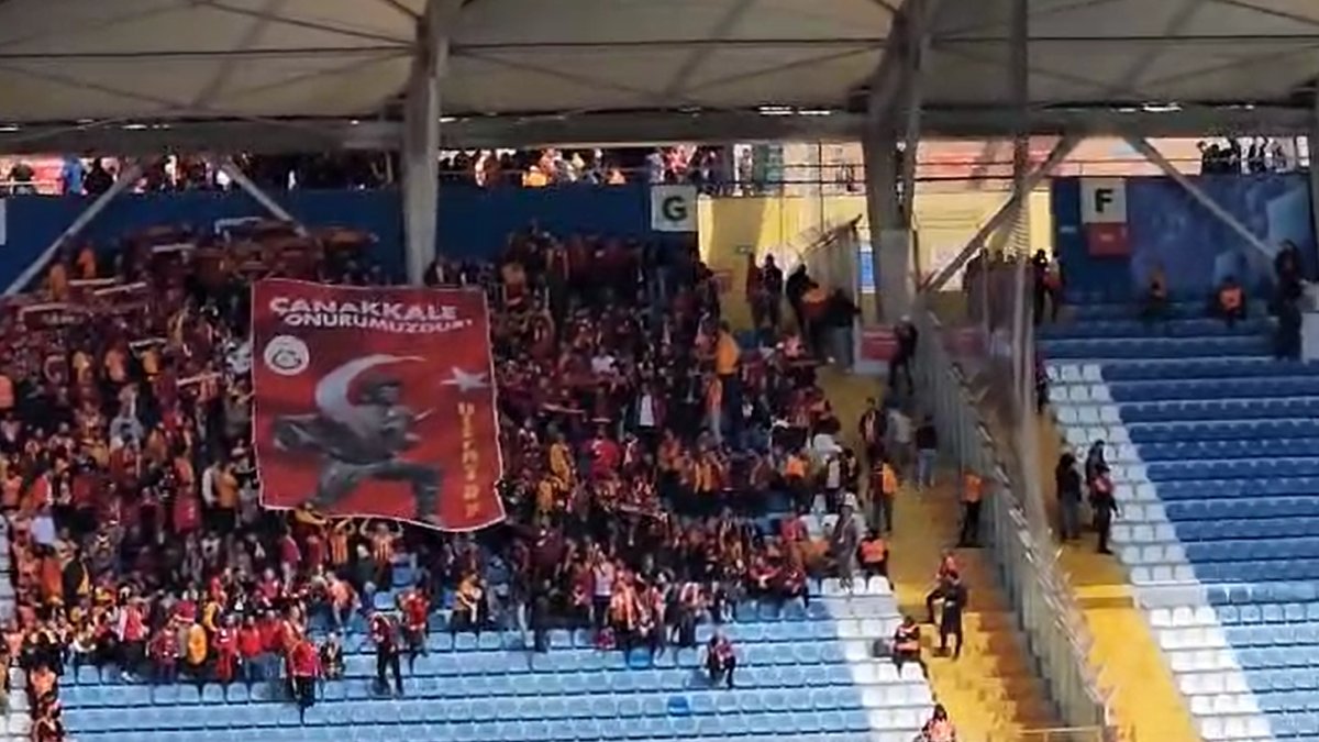 Galatasaray taraftarından tüyleri diken diken eden pankart