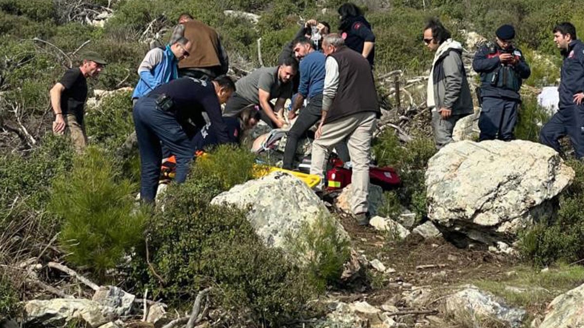 Kazdağları’nda havalanan yamaç paraşütü kayalıklara çakıldı