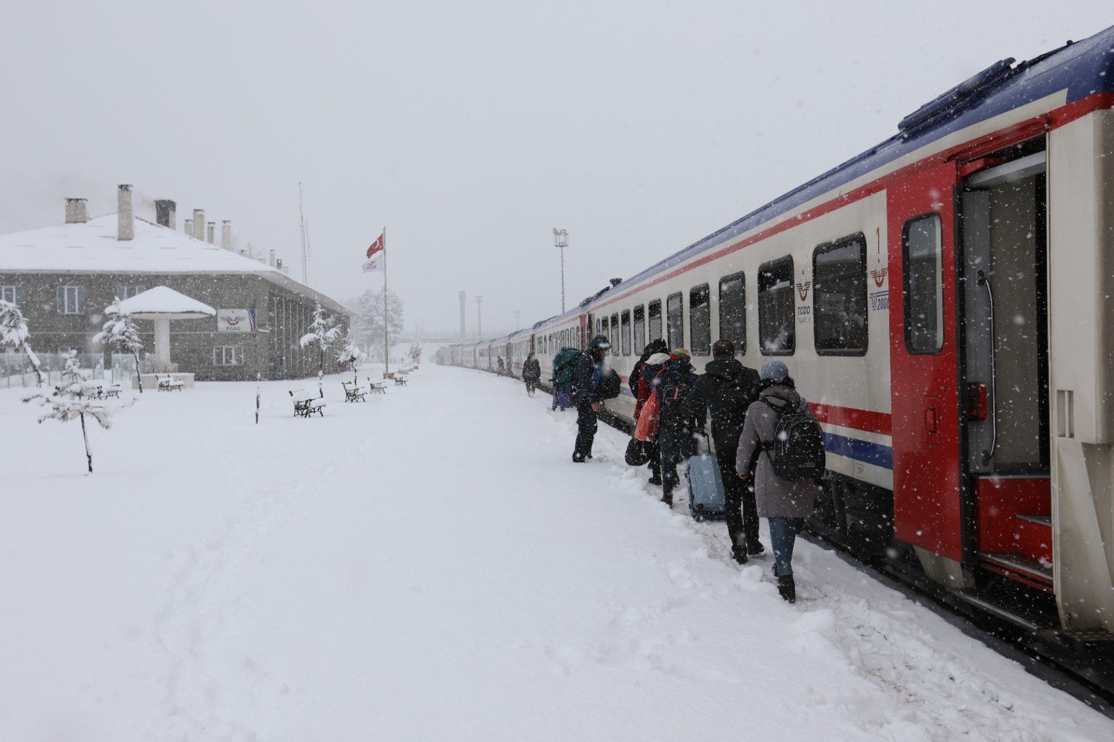 Ankara-Tatvan turistik treni seferlere başlıyor