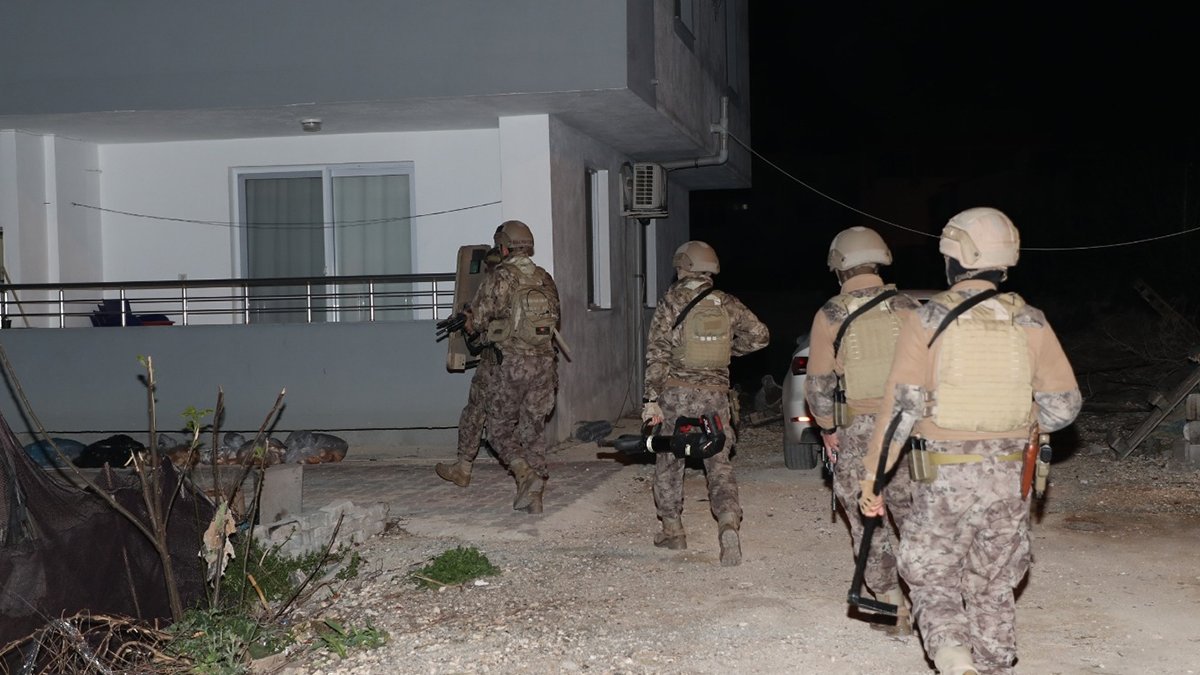 Mersin'de terör örgütü PKK/KCK operasyonu: 11 gözaltı