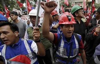Peru polisinden orantısız güç