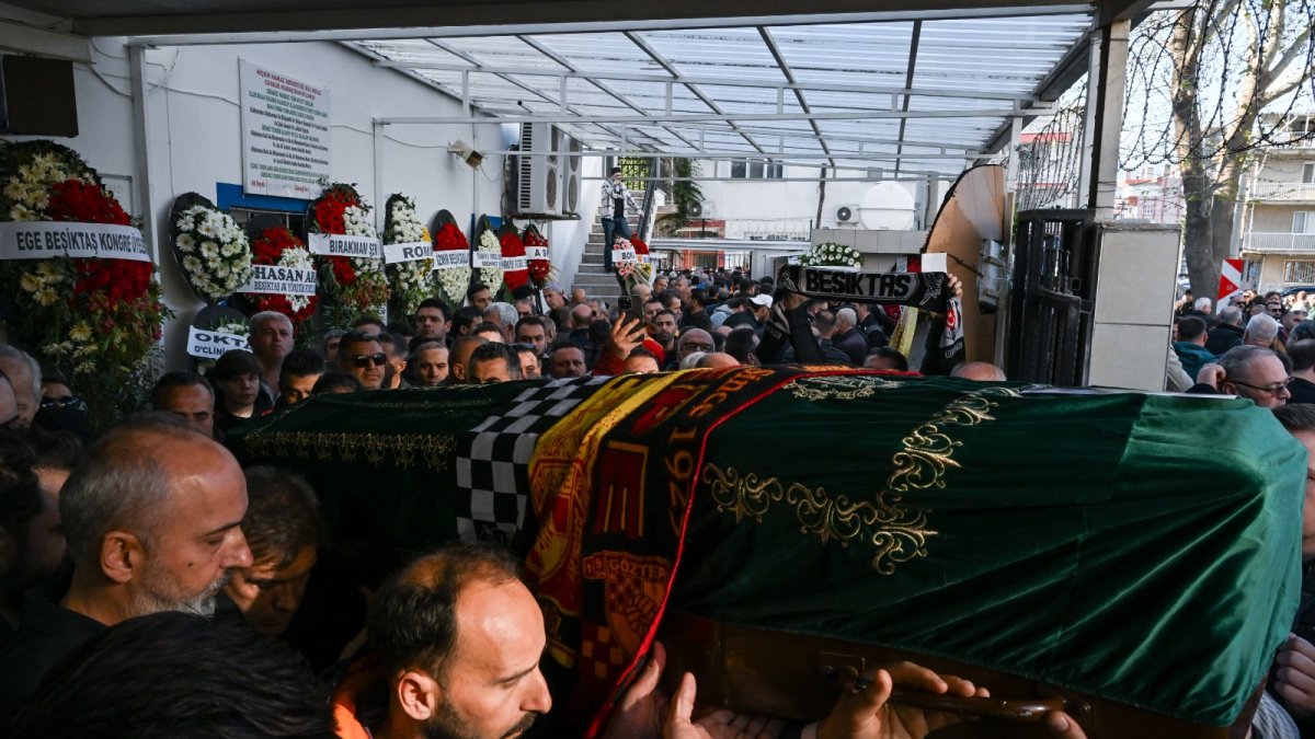 Ersen Martin sessiz sedasız uğurlandı. Gözler onları aradı