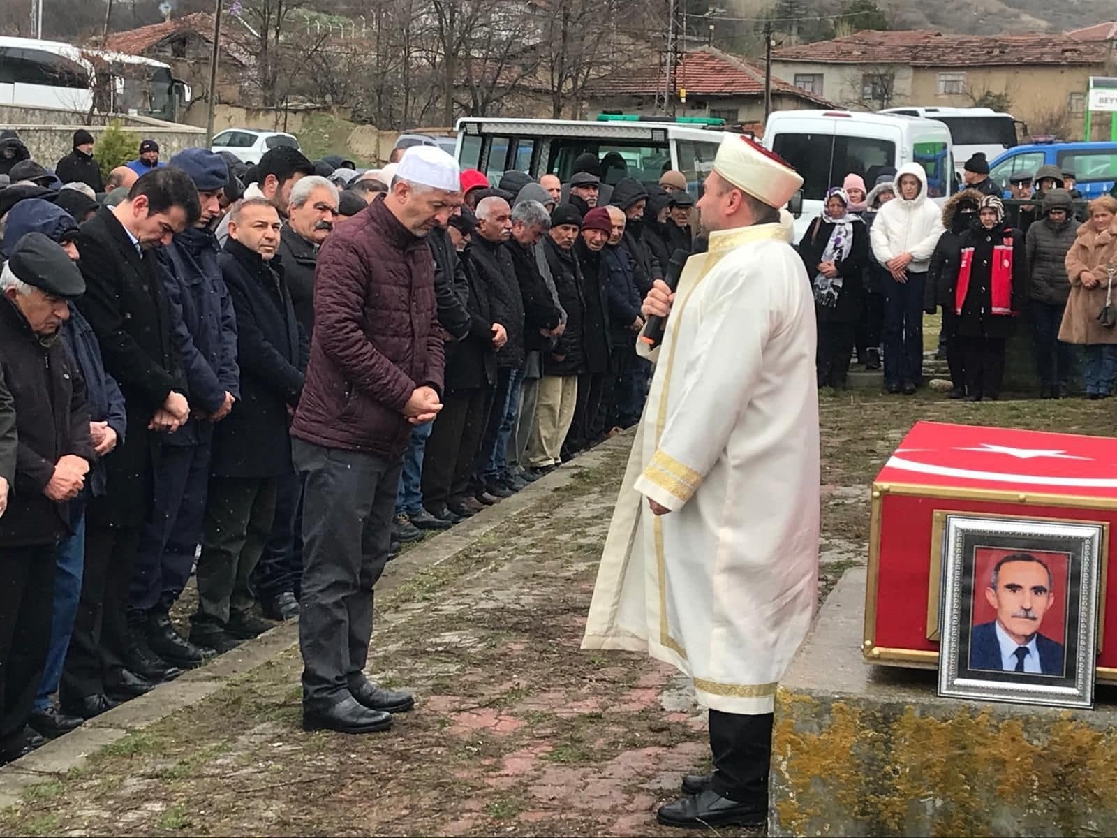 Kıbrıs gazisi köyünde toprağa verildi