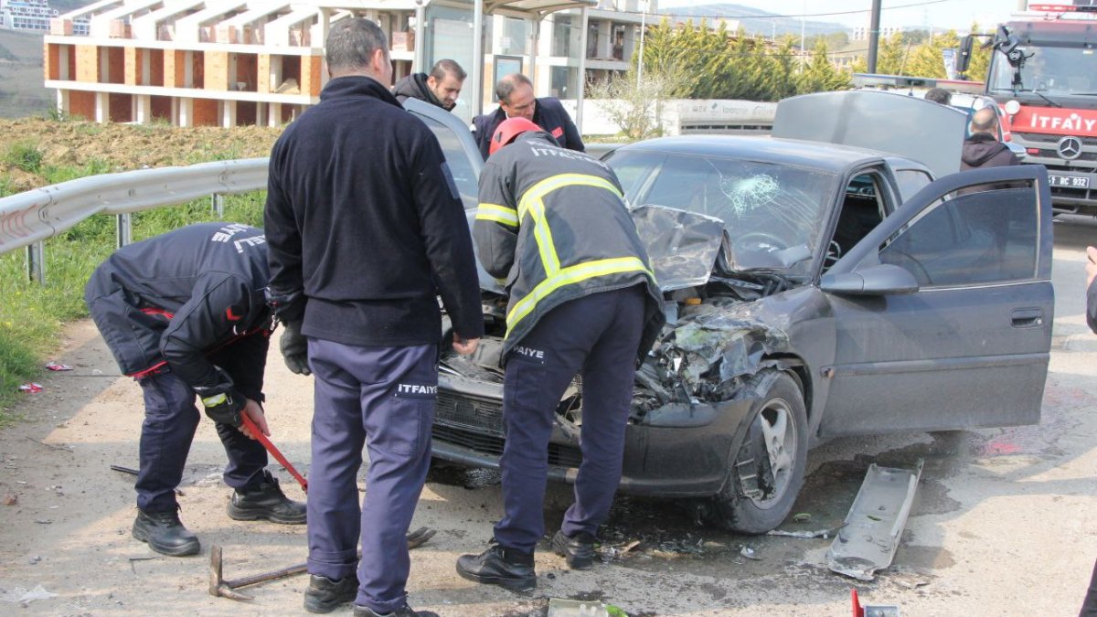 Kocaeli'de kaza: Otomobil sürücüsü yaralandı