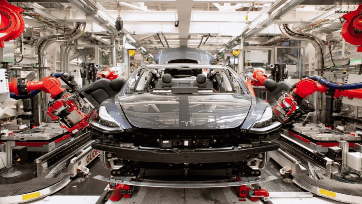 Tesla’dan otomobil üretimini azaltma kararı