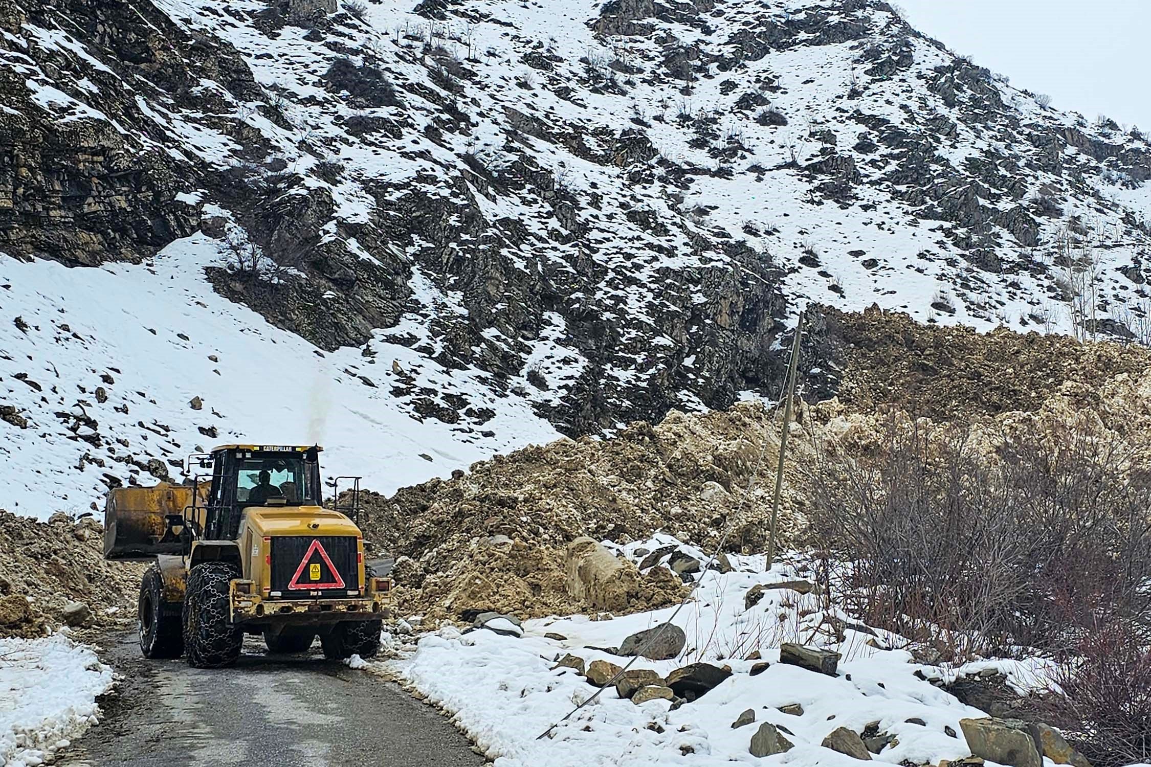 Van'da çığ düşmeye devam ediyor